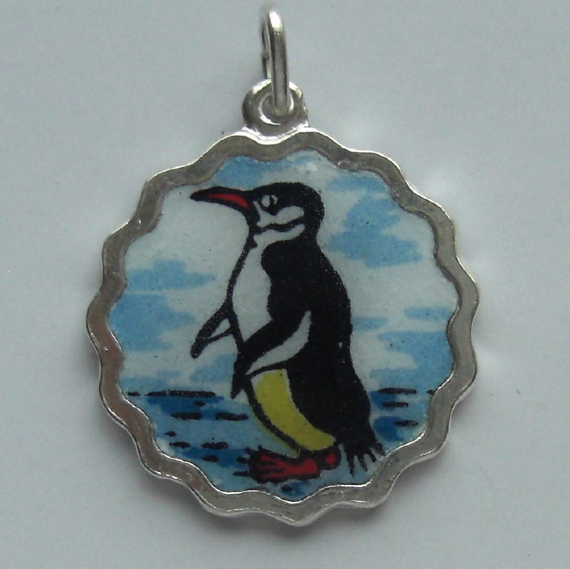 Scalloped Edge Enamel Disc Vintage Charm - Animal - Penguin - Click Image to Close