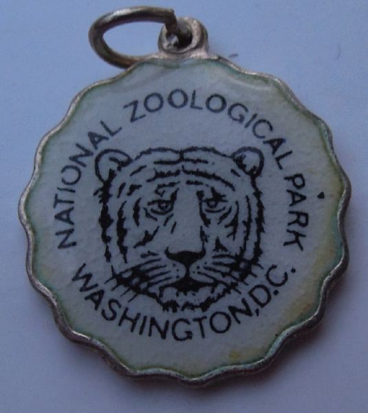 Vintage Enamel Travel Charm - Scalloped Round Edge - Washington DC - National Zoological Park - Click Image to Close